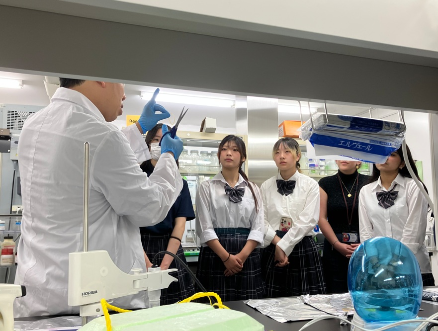 Horizon Japan International School の生徒 (Grade 10) が iCONM で研究者体験